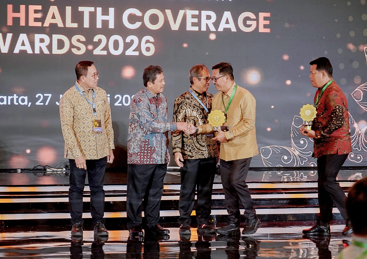 Bupati Khairunas Sabet UHC Award 2026